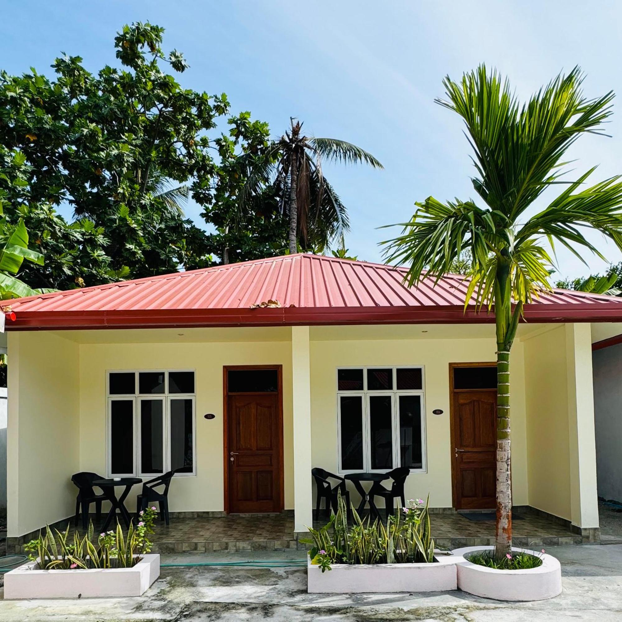 Charming Holiday Lodge Addu City Exterior photo