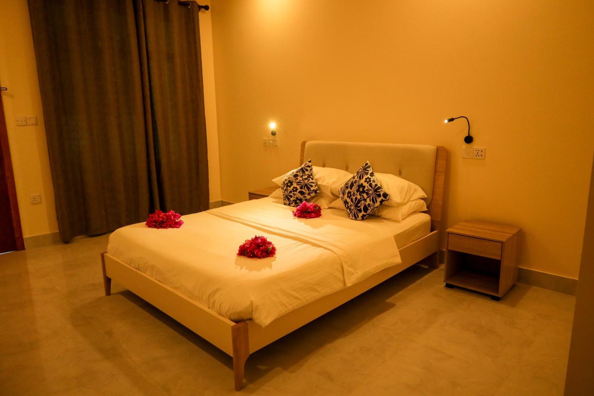 Charming Holiday Lodge- Addu Atoll Meedhoo, Maldives Exterior photo