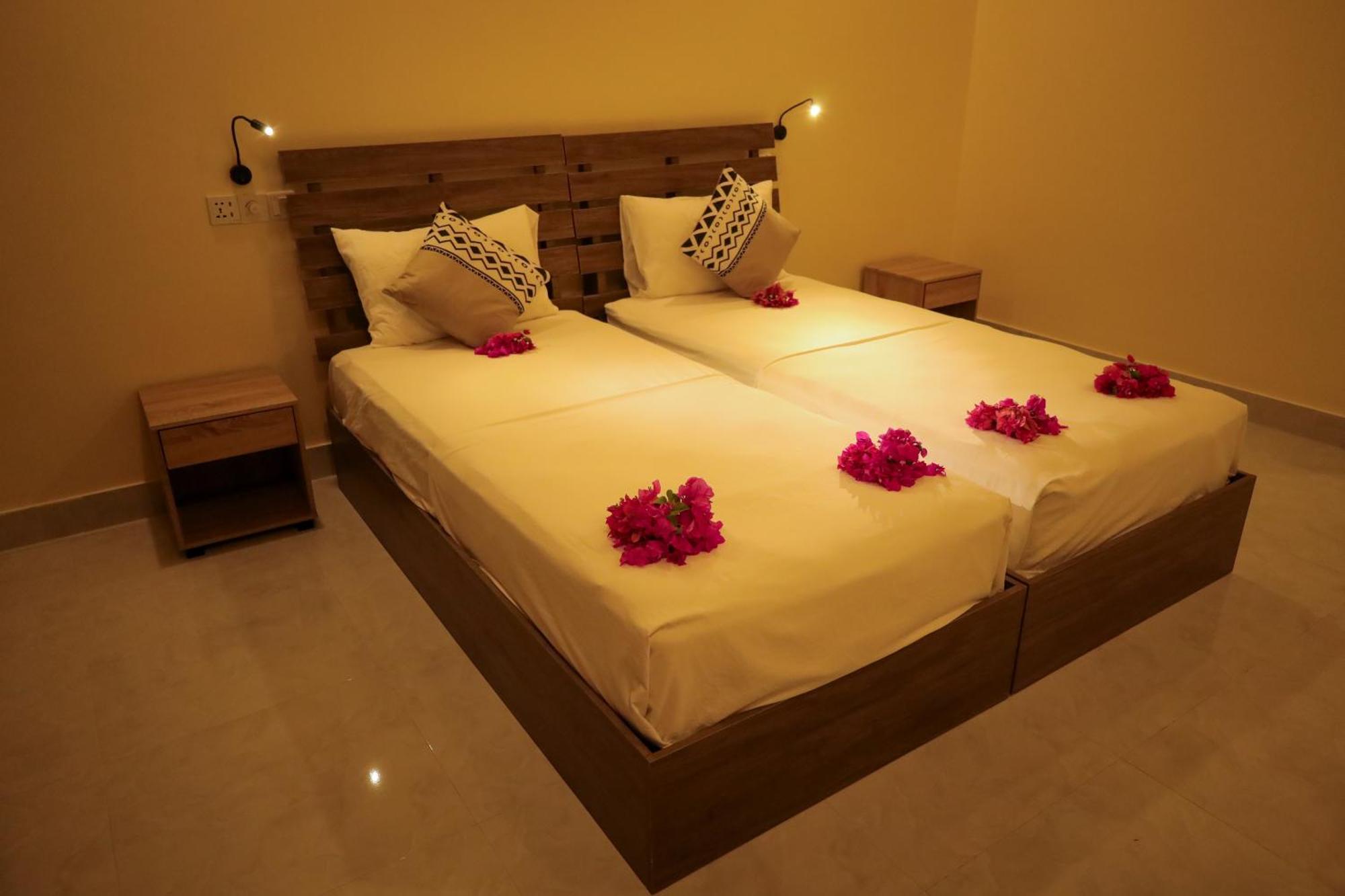 Charming Holiday Lodge- Addu Atoll Meedhoo, Maldives Exterior photo