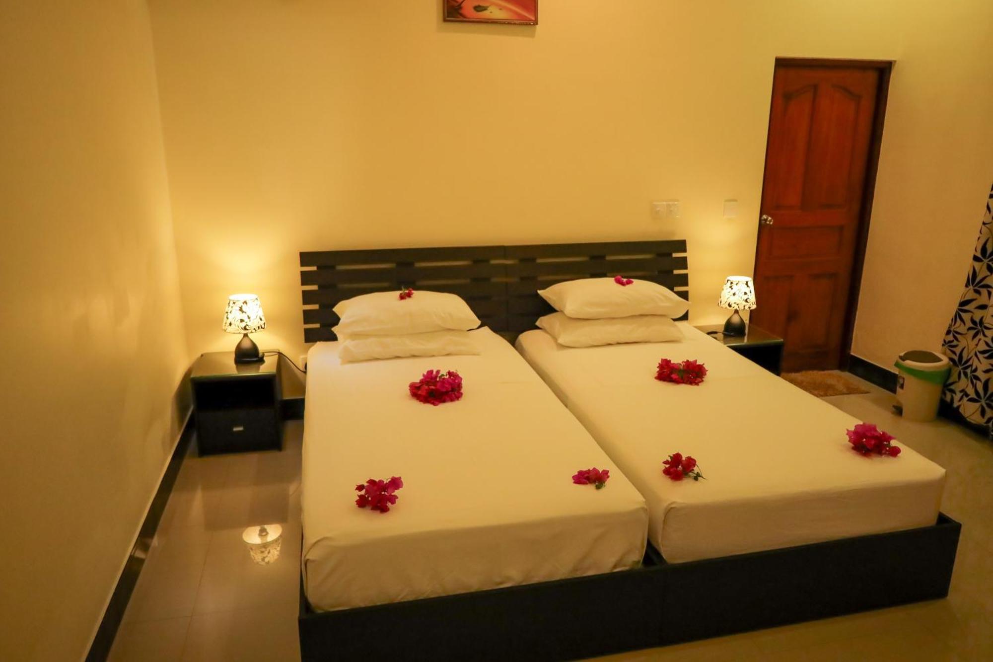 Charming Holiday Lodge- Addu Atoll Meedhoo, Maldives Exterior photo