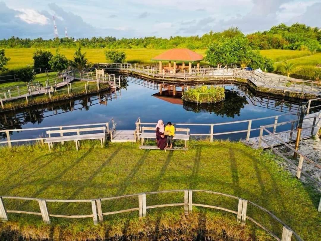 Charming Holiday Lodge Addu City Exterior photo